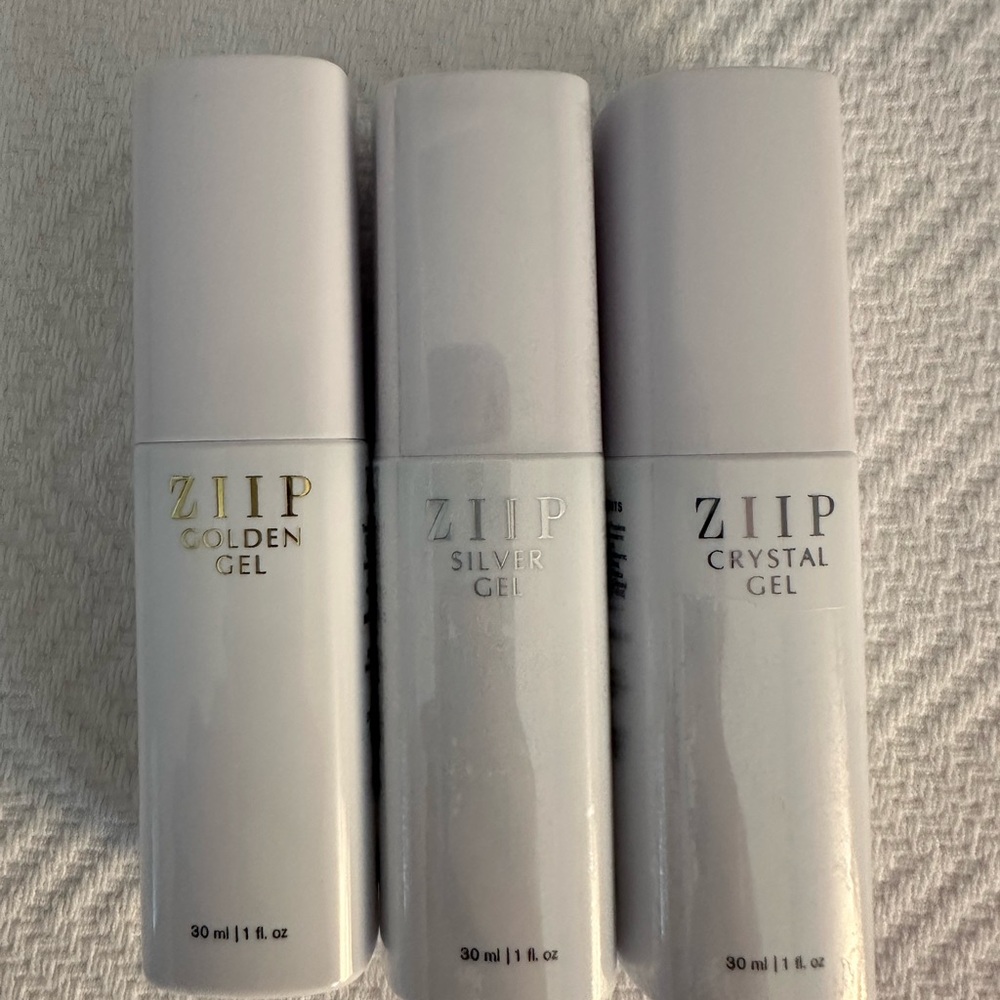 ZIIP 2.0 Microcurrent Facial Device with White and Silver Design - Picture 4 of 6